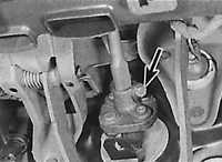 Замена эластичной муфты вала рулевой передачи Opel Vectra A